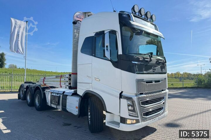 Timber transporter Volvo FH16 750 Globetrotter XL, Euro 6, 8x4 / Hydraul...