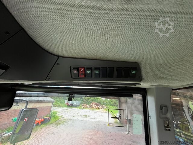 CLAAS XERION 4000 TRAC VC CLAAS XERION 4000 TRAC VC