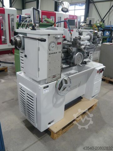 Leit-/Zugspindeldrehmaschine Schaublin 135 mit Zubehör