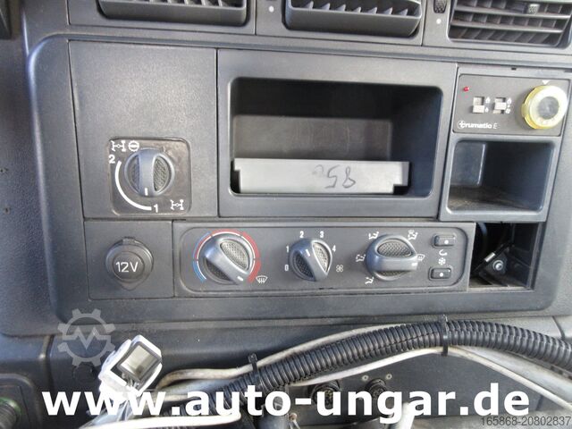 Dreiseitenkipper LKW Iveco Trakker 360 Kipper Allrad 4x4 Kran Palfi