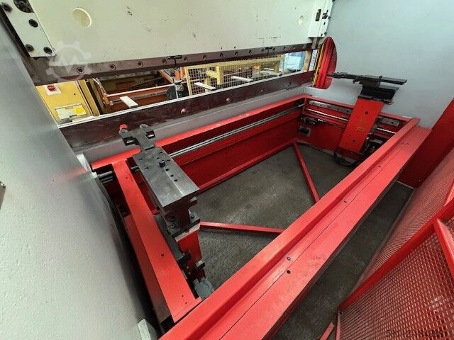 Press brake Edwards Pearson Beyeler PR8