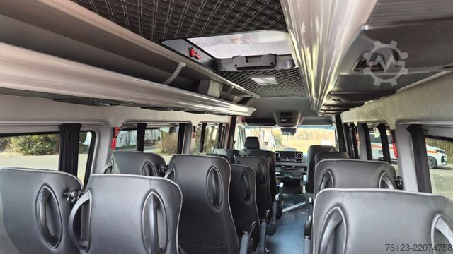 Minibus MERCEDES-BENZ 519  Allrad 4 x 4 Lagerfahrzeug Stock 20 Sitzer