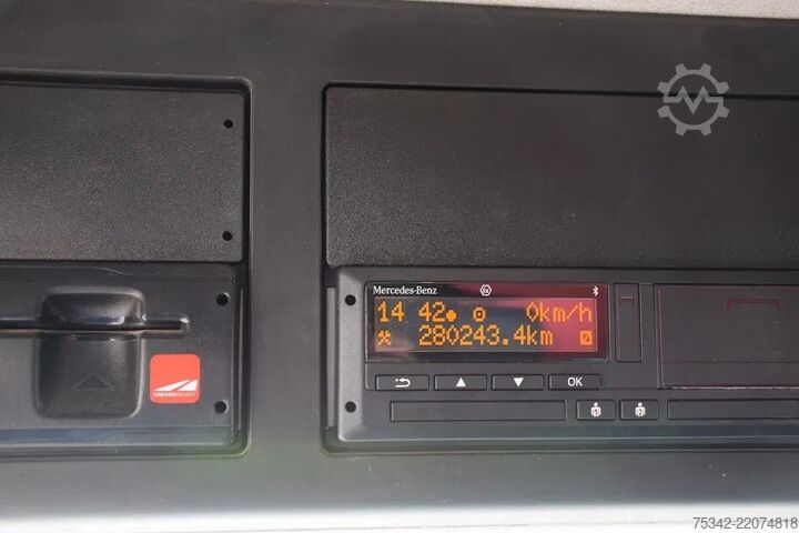Loading platform Mercedes-Benz Arocs 2830