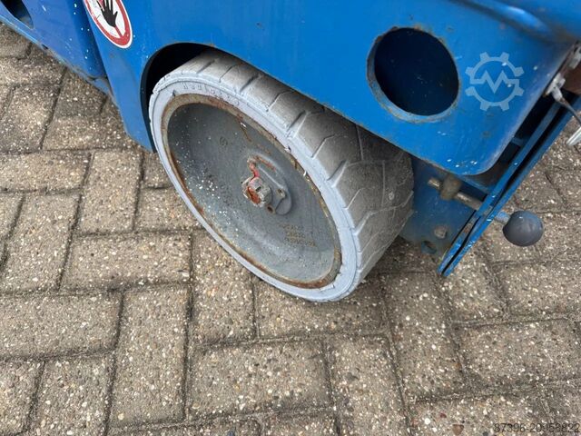 Scissor lift Haulotte Compact 14 Hoogwerker Schaarhoogwerker