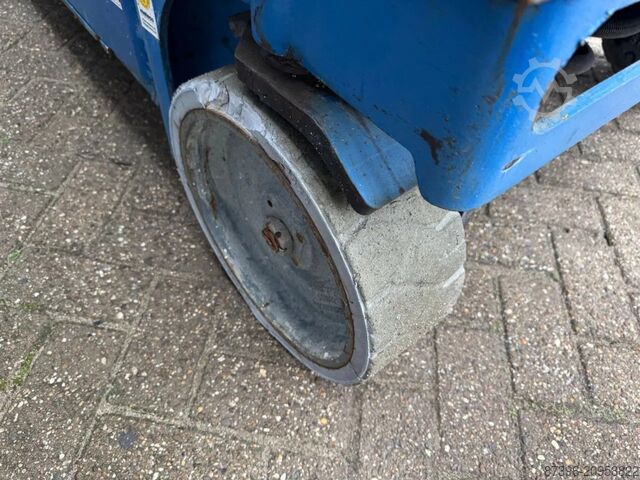 Scissor lift Haulotte Compact 14 Hoogwerker Schaarhoogwerker