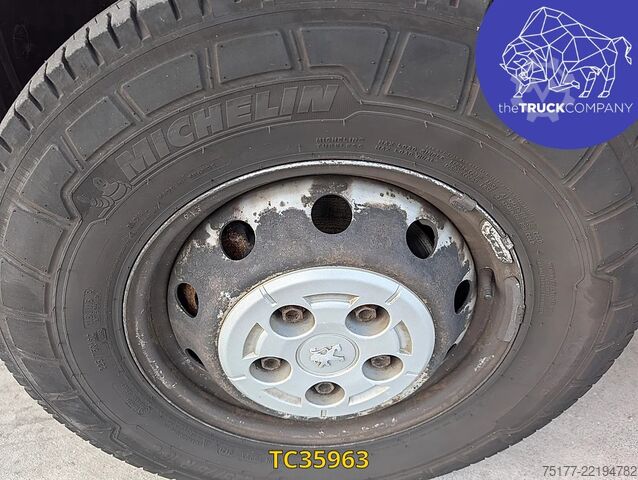 Suitcase Peugeot Boxer 2.0 HDI BOX + LIFT - ONLY ONE PART OF REG...