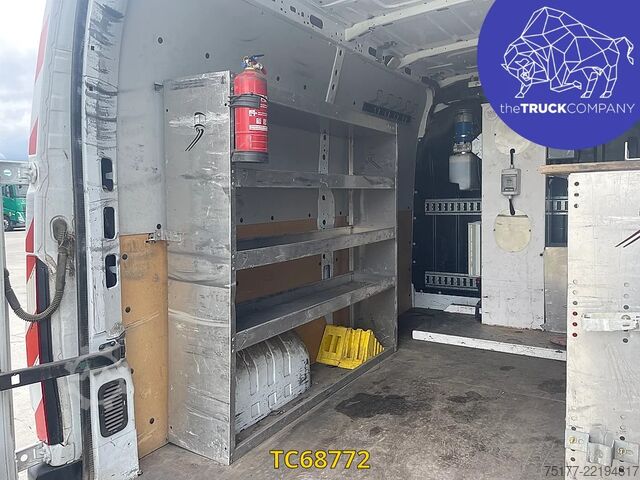 Lifting platform Renault Master 145.35 nacelle