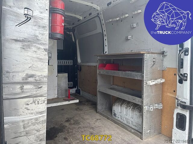 Lifting platform Renault Master 145.35 nacelle