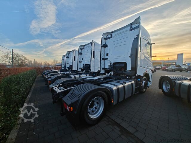 Standard tractor unit Ford Truck F-Max L