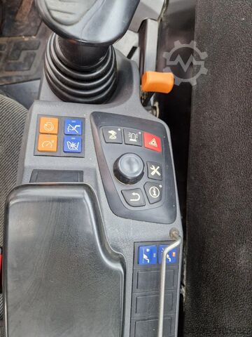 Landwirtschaftlicher Teleskoplader Manitou MLT 635-130 PS+