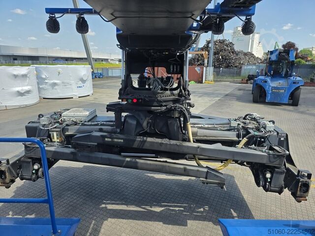 Full-container reach stacker Hyster RS4633IH