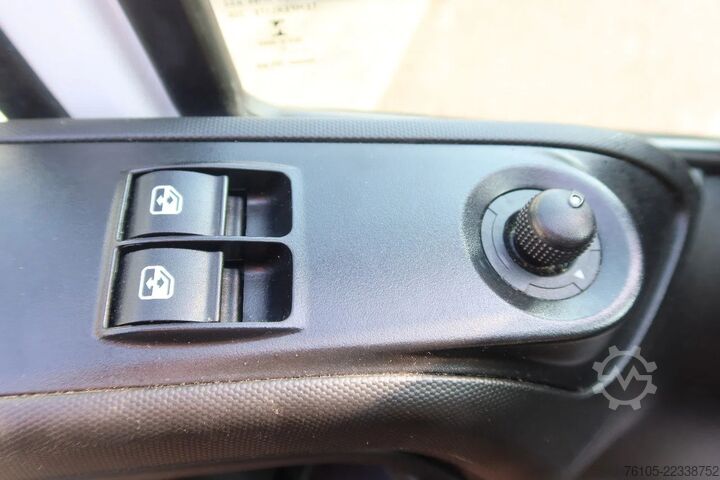Closed box Iveco Daily 35S16 Bakwagen + Laadklep 750kg