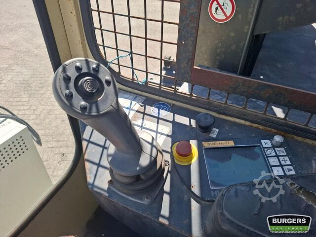 Side-loader forklift Hubtex MQ30