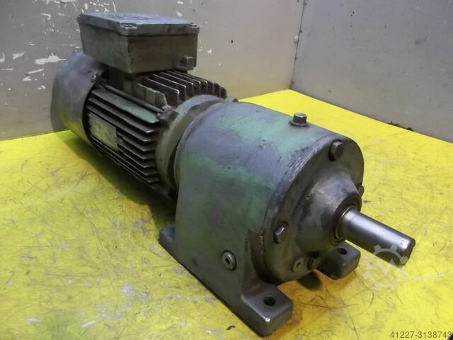 Gear motor 0.55 kW 100 rpm SEW-EURODRIVE R40DT80K4B