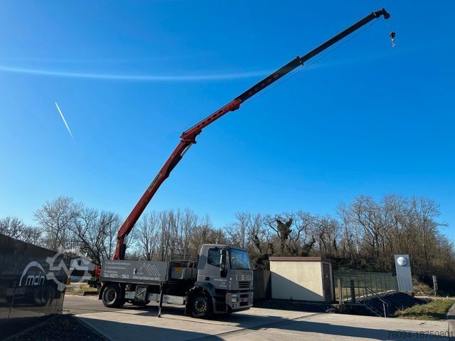 LKW mit Pritsche (offen) IVECO 4x2 Montagekran 31m SEILWINDE