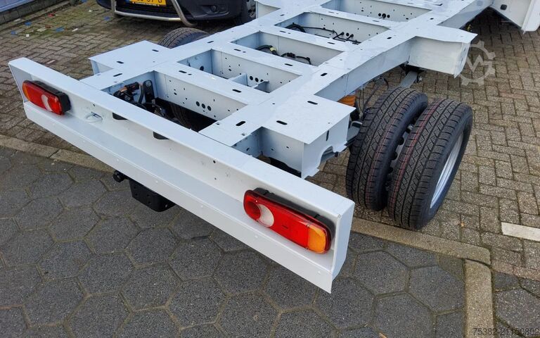 Chassis with cab Renault MASTER NEW 170.35 CHASSIS RTWD DUBBELLUCHT - EU...