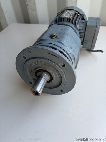 SEW-EURODRIVE RF43 DT71D4 0,37 kW 22 U/min 220/380 V B5 IP54 SEW-EURODRIVE RF43 DT71D4 0,37 kW 22 obr./min 220/380 V B5 IP54 SEW-EURODRIVE RF43 DT71D4 0,37 kW 22 obr./min 220/380 V B5 IP54