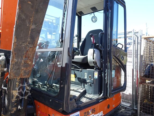 Mini excavator KUBOTA KX042-4