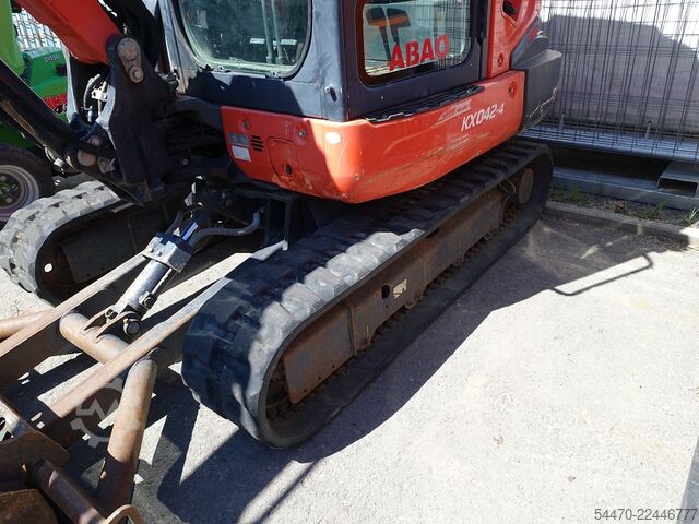 Mini excavator KUBOTA KX042-4