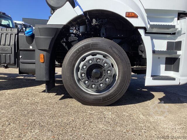 Custom body truck Ford Ford 4x2 Road 1833 Daycab