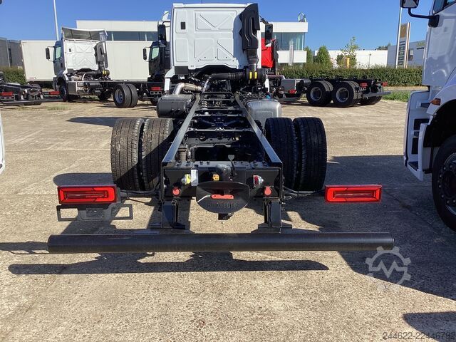 Custom body truck Ford Ford 4x2 Road 1833 Daycab
