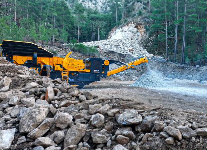 Brechanlage FABO Jaw Crusher hard stone crushing machine 150-300 t/h