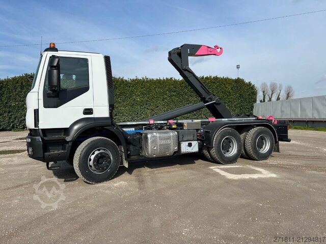 Abrollkipper IVECO IVECO TRAKKER 360 SCARRABILE 6X4