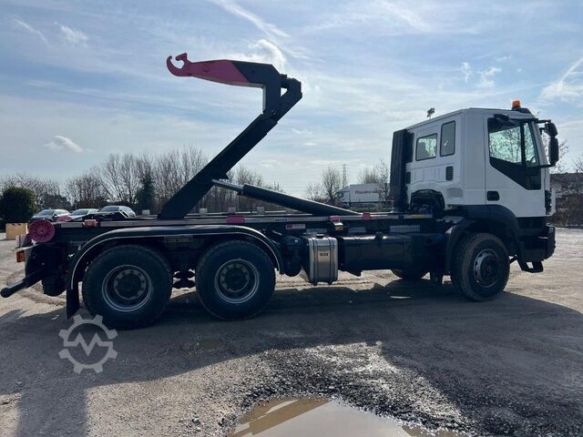 Abrollkipper IVECO IVECO TRAKKER 360 SCARRABILE 6X4