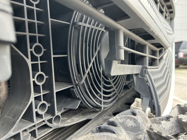 Standard tractor Mercedes-Benz Actros 1842 Streamspace / 574 dkm / Tacho V2 / ...