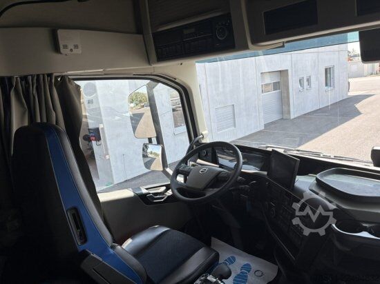 Standard tractor unit VOLVO FH 500 EURO 6, I-SHIFT, STANDKLIMA