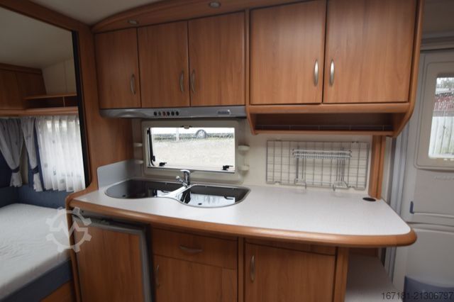 Wohnwagen HOBBY De Luxe Easy 440 SF mit Vorzelt