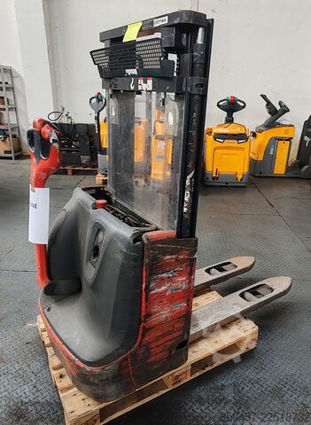 Pallet Stackers Linde L10 bad battery