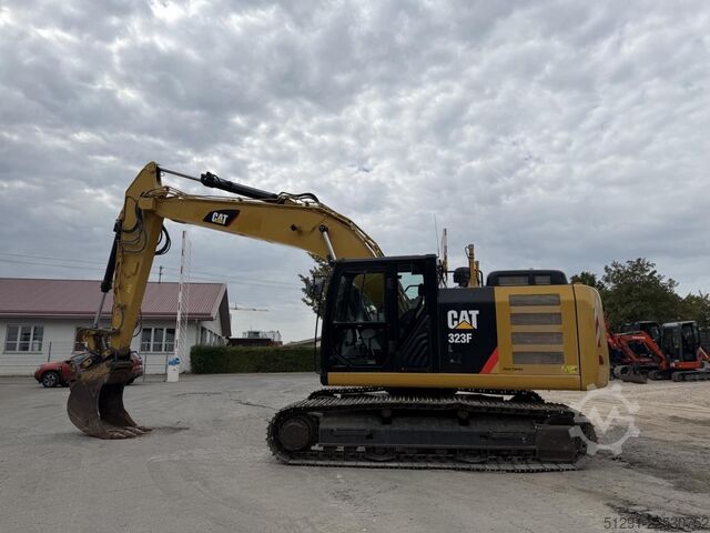EXCAVATOR Caterpillar 323 FL