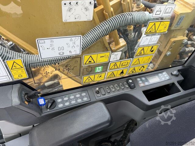 EXCAVATOR Caterpillar 323 FL