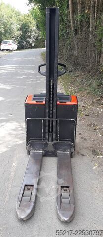 Manual stacker TOYOTA BT SWE 080L