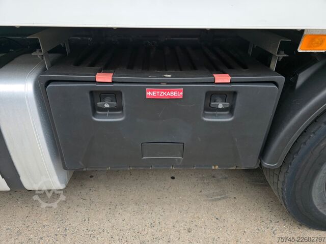 Refrigerated truck VOLVO FM420*FRIGOBLOCK*VOLLLUFT*PALFINGER LBW  2.5T*
