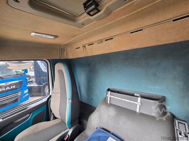 Refrigerated truck VOLVO FM420*FRIGOBLOCK*ROHR DURCHLADER*LBW  2.5T*