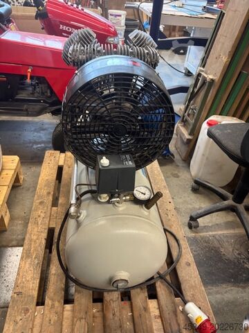 Dual-piston compressor Schneider Universal 592/90