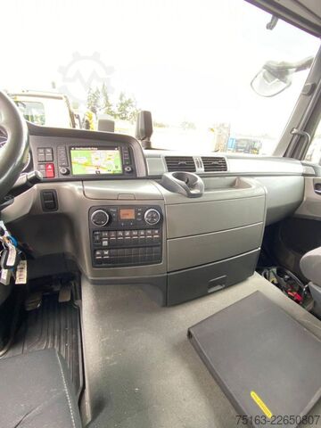 Tipper truck MAN TG-S 26.400 6x2-2 BL 3-Achs Kipper Kran +Funk+Gr