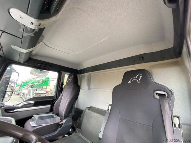 Tipper truck MAN TG-S 26.400 6x2-2 BL 3-Achs Kipper Kran +Funk+Gr