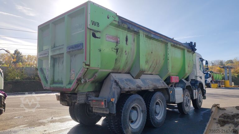 Knickgelenkter Muldenkipper Volvo FMX500