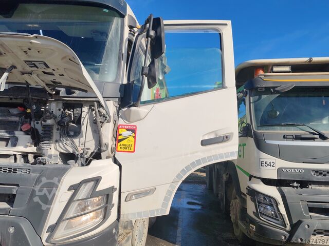 Knickgelenkter Muldenkipper Volvo FMX500