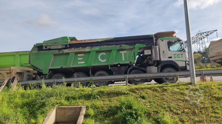 Knickgelenkter Muldenkipper Volvo FMX500 (not road legal)