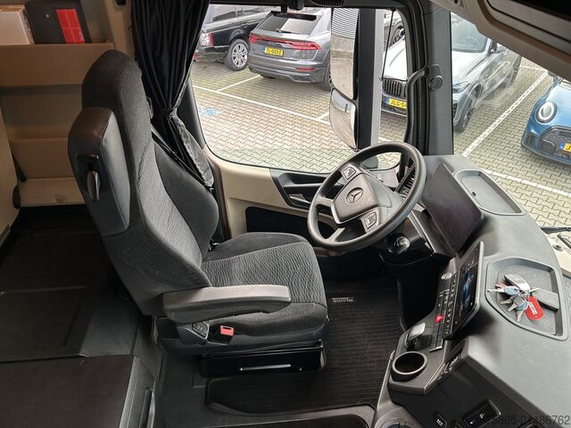 Standard tractor Mercedes-Benz Actros 1845 Gigaspace / Tacho V2 / PTO - Hydrau...