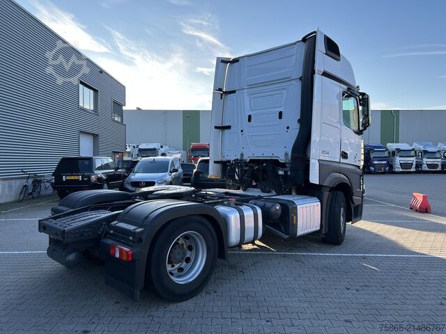 Standard tractor Mercedes-Benz Actros 1845 Gigaspace / Tacho V2 / PTO - Hydrau...