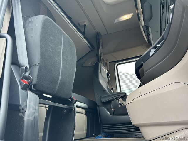 Standard tractor DAF XG 480 FT / 332 dkm / Full LED / 2 Tanks / MX B...