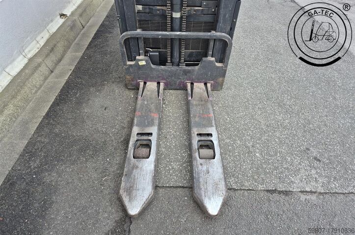 Pallet stacker Linde D14SP
