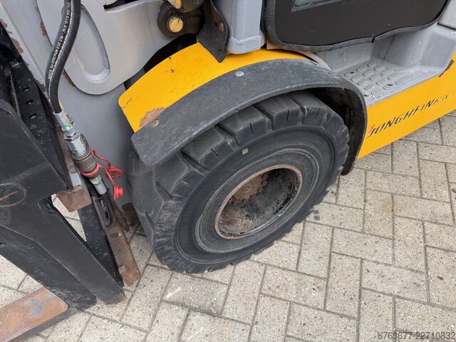 Jungheinrich TFG430 500DZ, triple mast 500, full free lift / sideshift / fork positioner / 2019 / 8, JUNGHEINRICH TFG 430 500DZ triplo500 freelift / sideshift / vorkversteller / 2019 / 8850uur / LPG