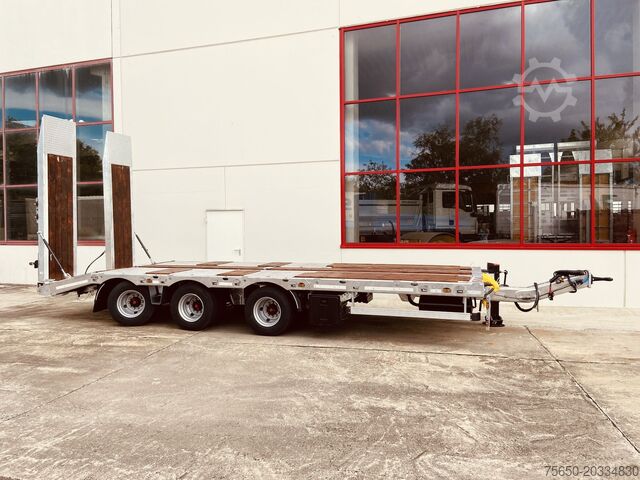 Low loader trailer Möslein TT 28  Tridem- Tieflader 3 Achs, gelenktNeufahrzeug