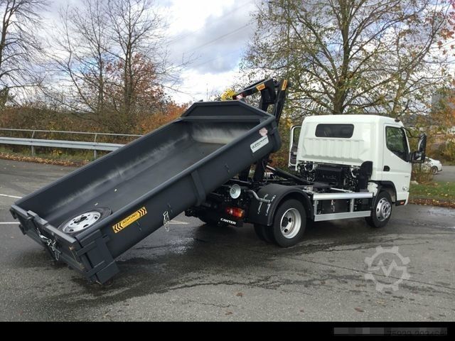 Tipper van FUSO Canter 7C18 Hyva-Abrollkipper mit Container